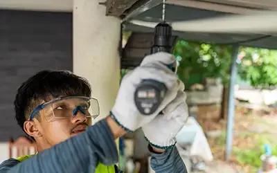 Why DIY Garage Door Repairs Aren’t Worth the Risk: Trust the Pros!